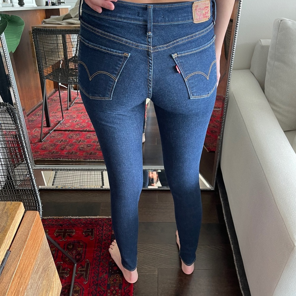 Levi Jeans 710 Super Skinny size 27
